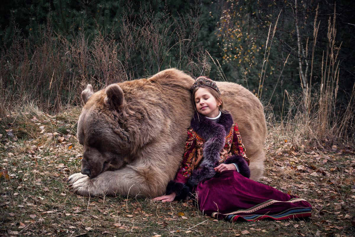 Bambina e orso