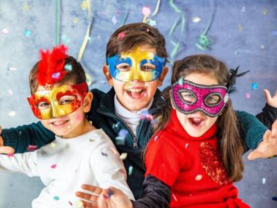bambini travestiti per carnevale