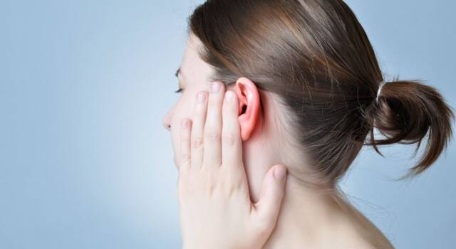 Quali sono le cause delle orecchie calde e rosse?