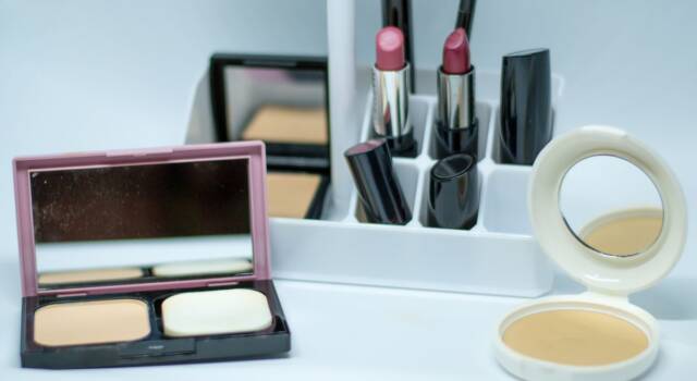 Mac Cosmetics rende omaggio a The Rocky Horror Picture Show con una collezione di make up