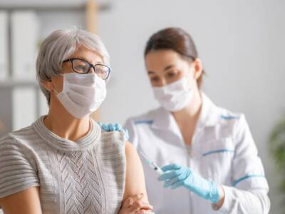 Multe per gli over 50 che non si vaccinano: le regole del nuovo decreto Covid