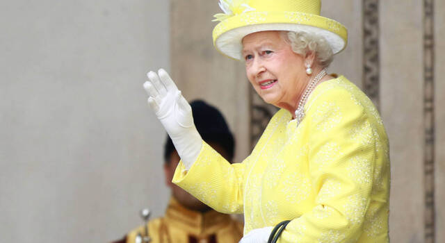 La Regina Elisabetta annulla gli impegni a causa dei sintomi da Covid