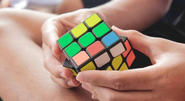 Come fare il cubo di Rubik: istruzioni, algoritmi e mosse