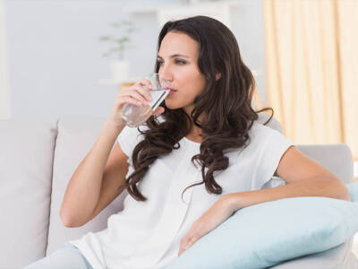 donna che beve