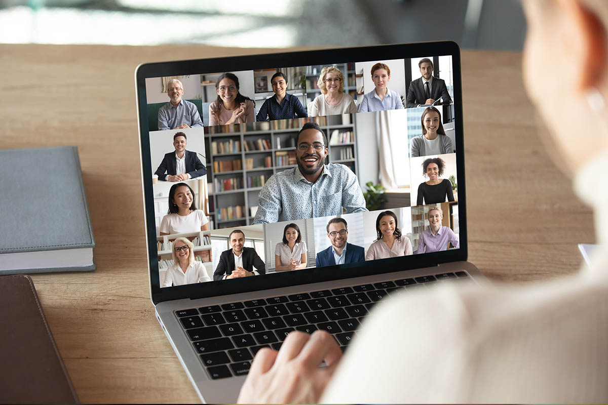 donna riunione videoconferenza