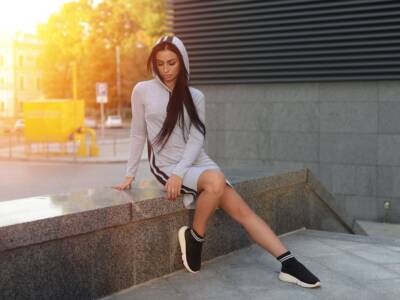 Ragazza con abito felpa