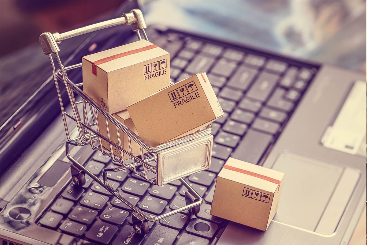 Shopping online commerce scatole carrello