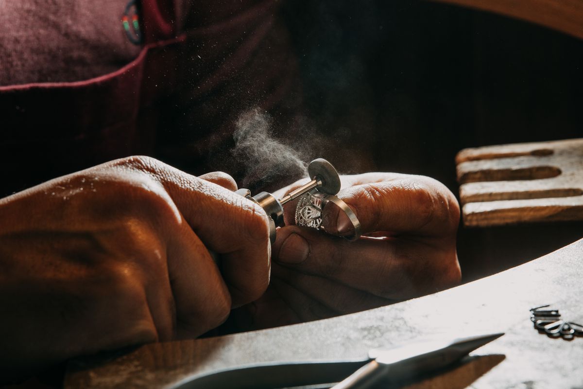 Lavoro artigiano, orafo, gioielliere