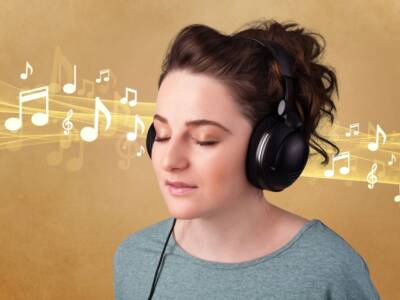 I ricercatori confermano: ecco perché bisogna ascoltare la musica prima di andare a dormire