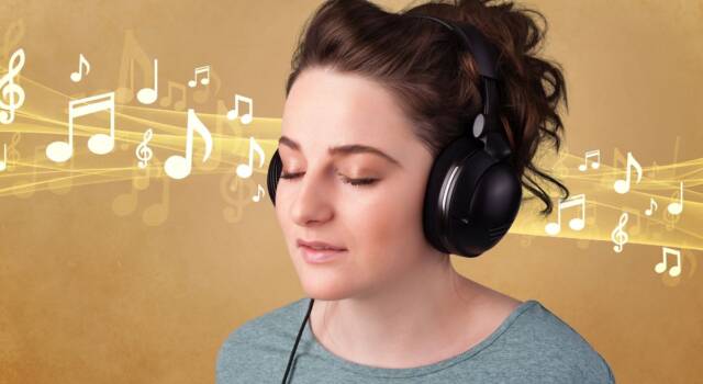 I ricercatori confermano: ecco perché bisogna ascoltare la musica prima di andare a dormire