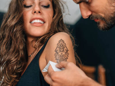 Tatuaggi all’hennè: le origini, come si fanno e quanto durano