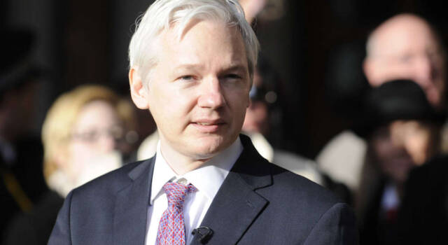 Chi è Stella Moris, ex avvocatessa e moglie di Julian Assange