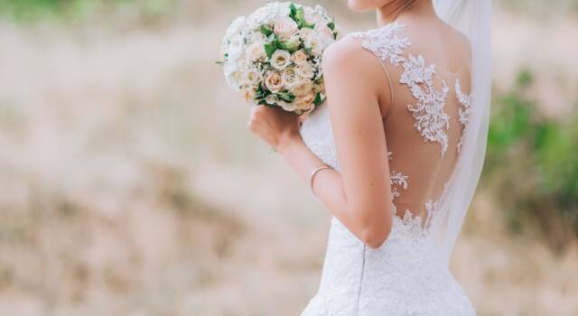 Hai finalmente detto “sì”? È giunto il momento di scegliere l’abito da sposa!