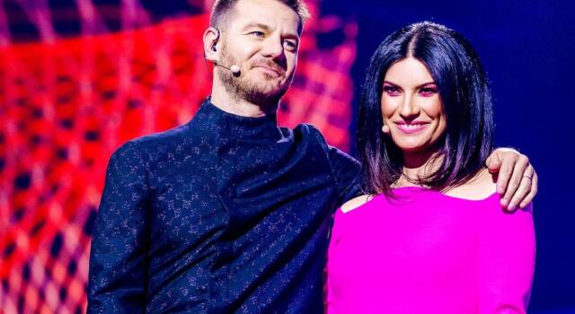 Laura Pausini: tre look da sogno firmati Alberta Ferretti per la seconda serata dell&#8217;Eurovision 2022