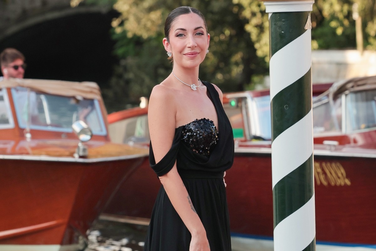 Elisa De Marco arriva all’Excelsior Hotel durante l’82ª edizione della Mostra Internazionale d’Arte Cinematografica di Venezia
