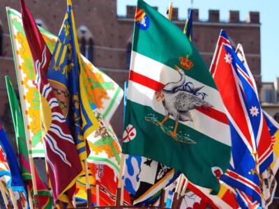 Palio di Siena, stendardi delle Contrade