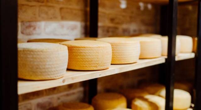Cheese Rolling: origini e dove si svolge la corsa dietro al formaggio
