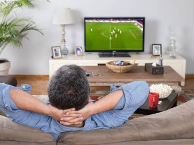 Guardare calcio in TV