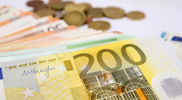 Bonus 200 euro, circolare Inps: per alcuni lavoratori cambiano i tempi di erogazione