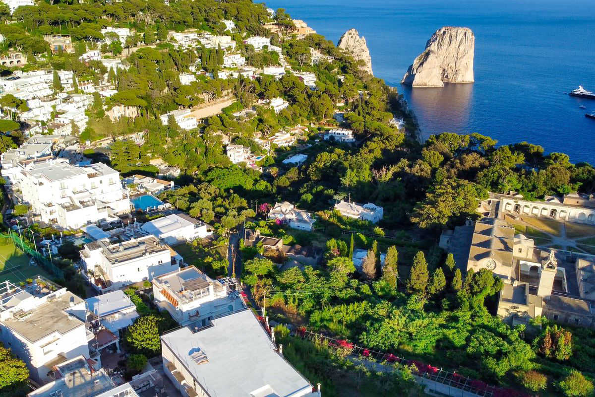 panoramica faraglioni capri