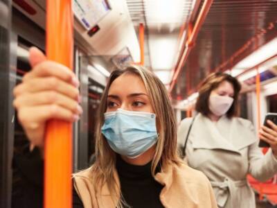 Le mascherine restano obbligatorie sui mezzi pubblici: ecco fino a quando