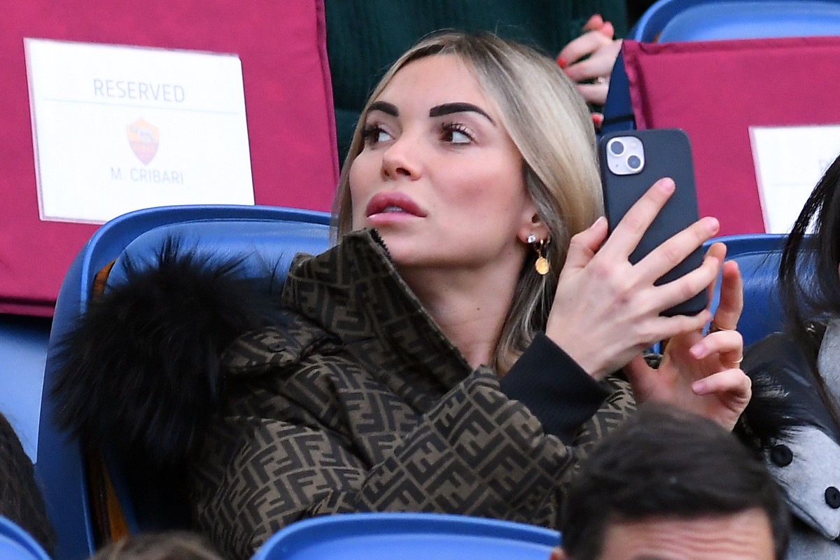 Totti ruba La Scena A Ilary Blasi La Gaffe Con Noemi Bocchi Totti ruba La Scena A Ilary Blasi La Gaffe Con Noemi Bocchi