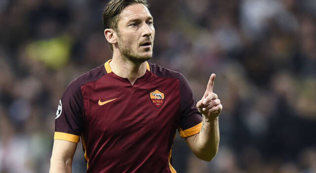 La partita del cuore, occhi puntati su Francesco Totti. Il web: &#8220;Sei ingrassato&#8221;