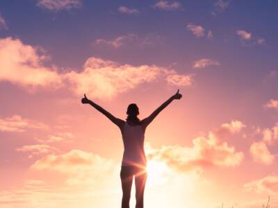 donna vittoria silhouette colori cielo tramonto