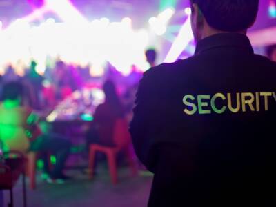 Guardia sicurezza discoteca