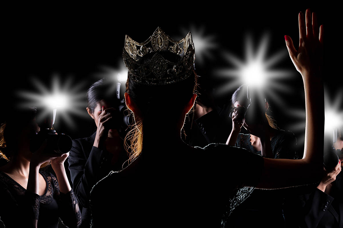 Regina si concede ai flash