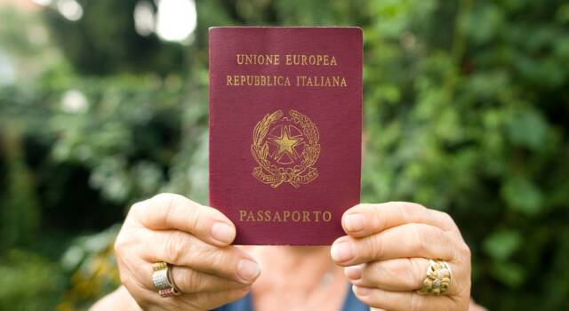 Passaporto scaduto, dal 2006 non si rinnova più: è necessario chiederne uno nuovo