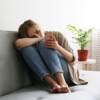 ragazza attesa smartphone