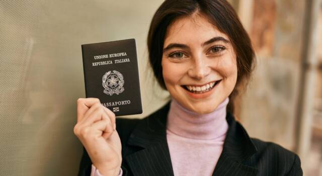 Cambio residenza passaporto, come si fa: non sempre è obbligatorio