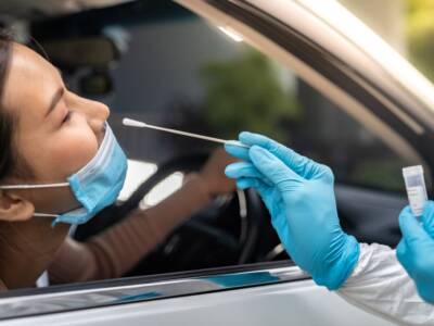 ragazza tampone auto