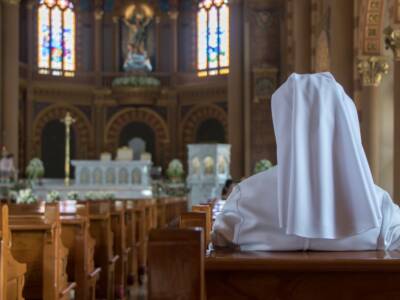 suora chiesa messa