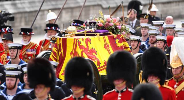 Regina Elisabetta: il carro che ha trasportato il feretro ha 123 anni di storia