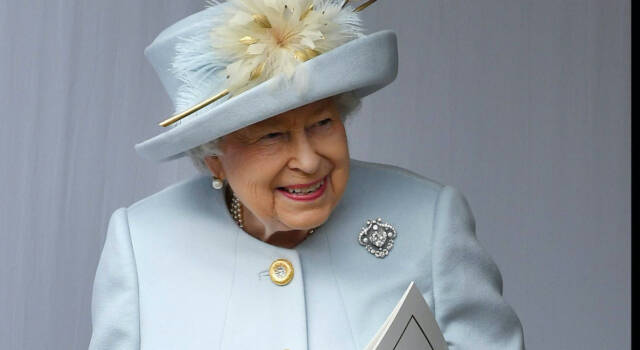 Funerali Regina Elisabetta, dal metronomo per i militari al ragno sulla bara: ecco tutti i fatti curiosi
