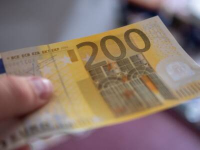 banconota duecento euro gialla