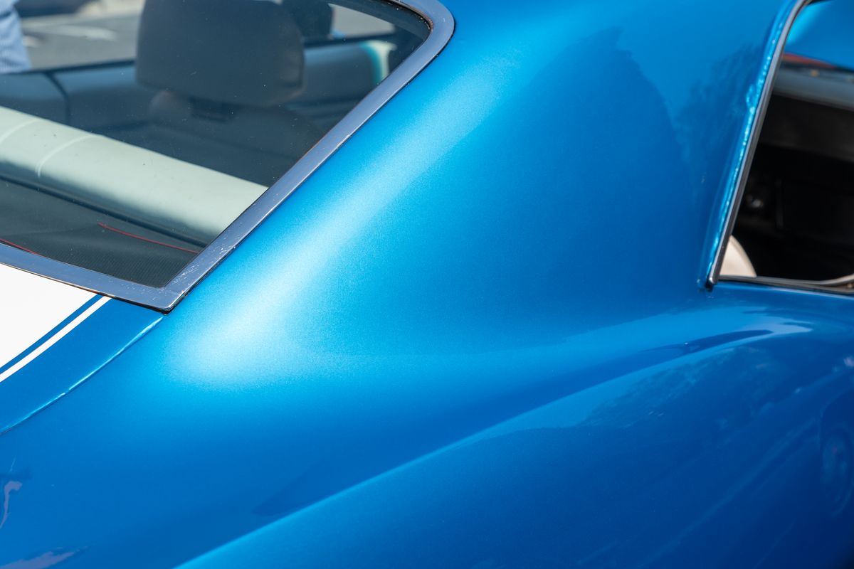 carrozzeria auto colore blu