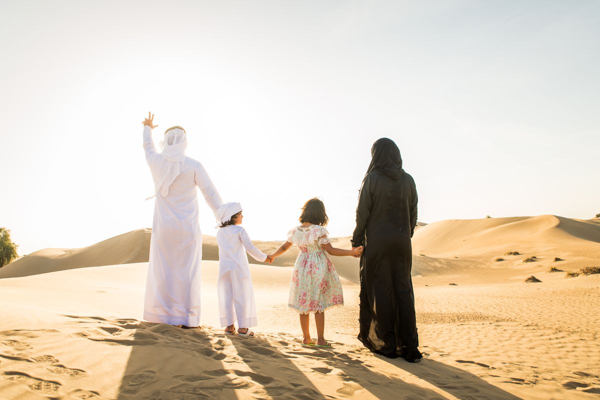 Deserto famiglia araba