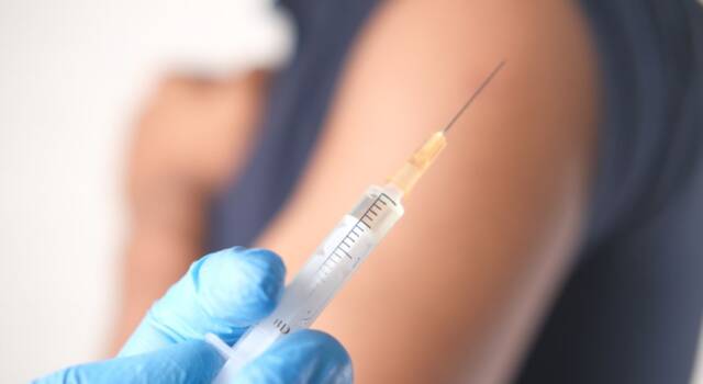 Covid e doppio vaccino: come si effettua e quando è consigliabile farlo