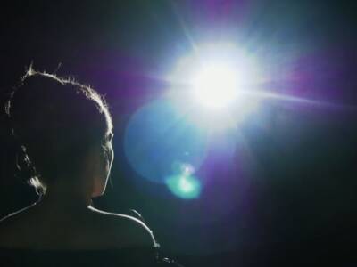 Attrice su palcoscenico