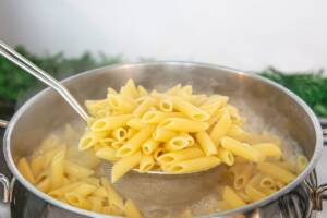 scolare pasta scolapasta metallo