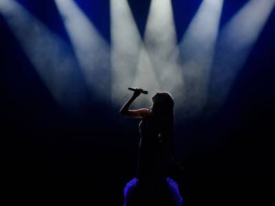 Cantante sul palcoscenico