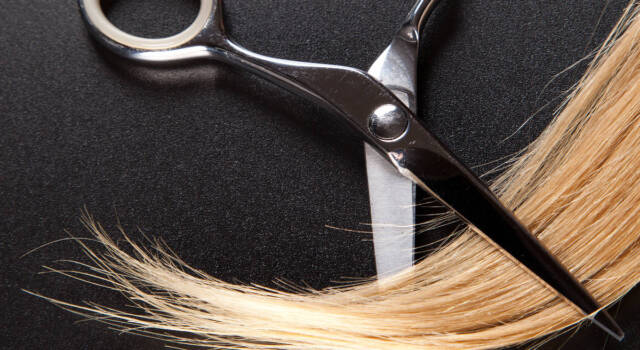 Le star si tagliano i capelli in sostegno alle donne iraniane: solidarietà da tutto il mondo