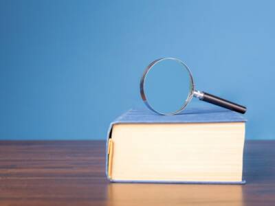 libro tomo lente ingrandimento