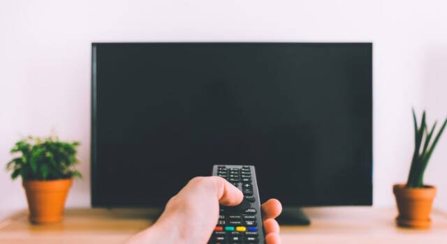 Quanto consuma un televisore? Costi e consigli per risparmiare