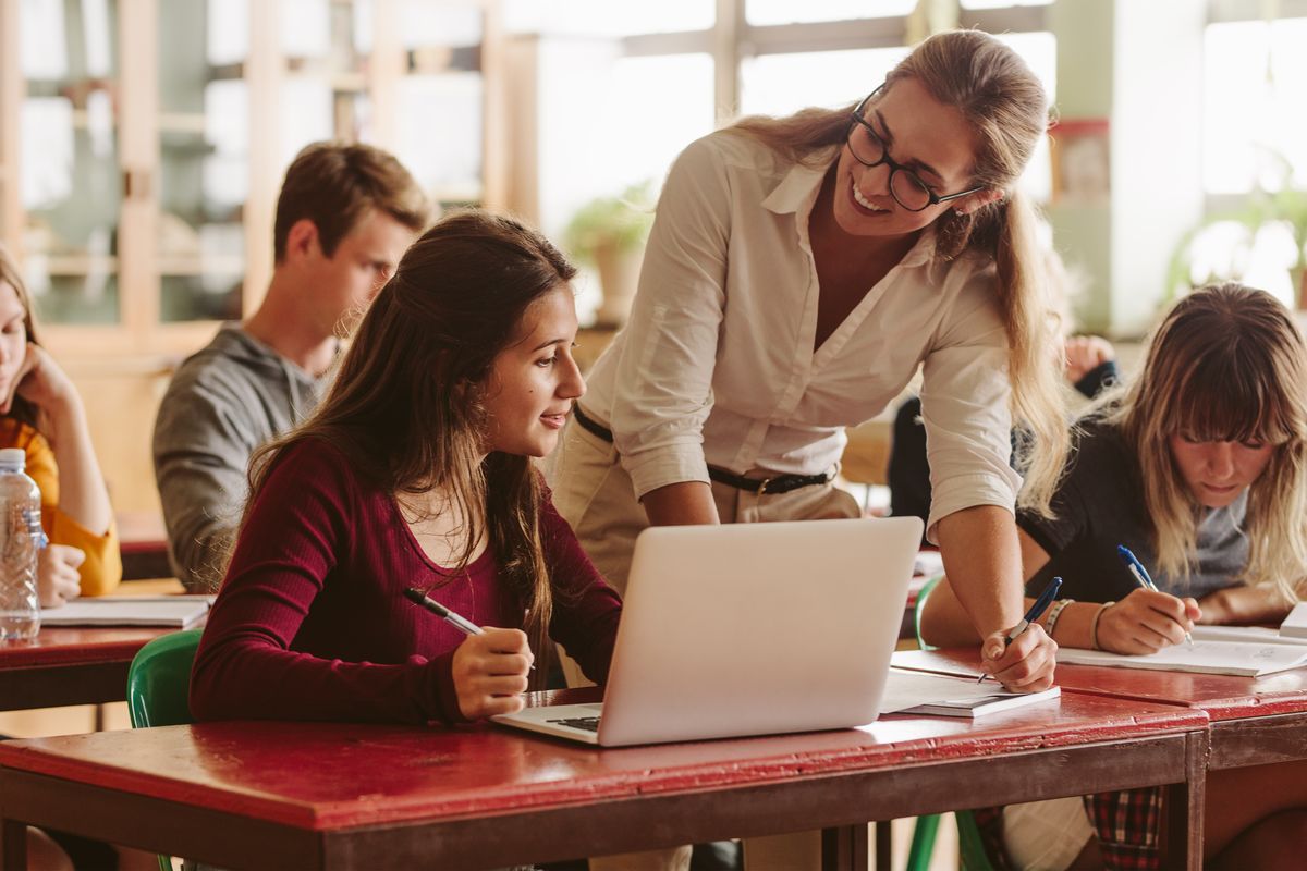 professoressa aula lezione