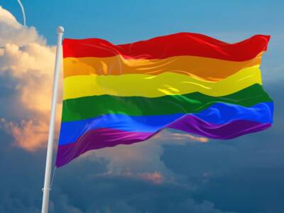 Mondiali Qatar 2022, nasce la bandiera LGBTQ+: con Pantone si aggira la legge