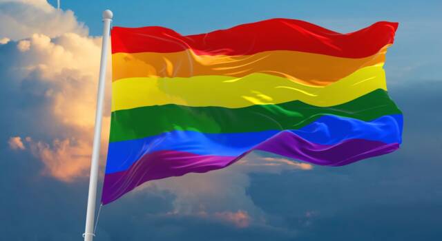 Mondiali Qatar 2022, nasce la bandiera LGBTQ+: con Pantone si aggira la legge